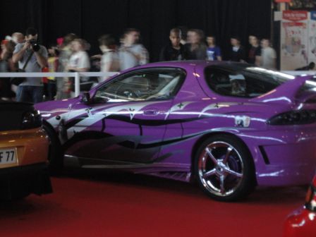 Voiture violette